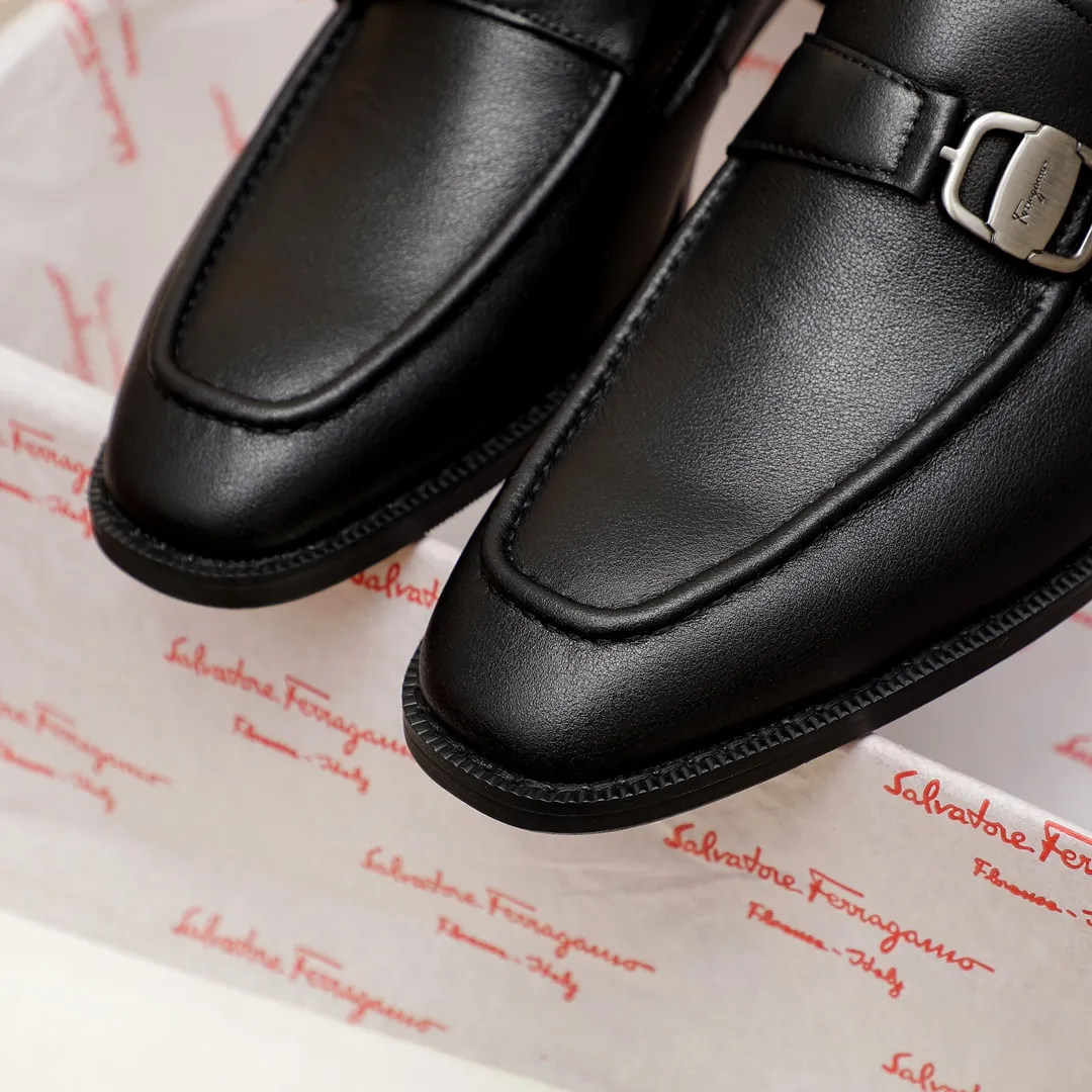 Factory price 420 🔥Ferragamo's new men's casual slip-on shoes🇨🇳Official website original 1:1 mold opening, original quality💯Fine workmanship, high-end luxury☘The upper is made of imported Italian first-layer cowhide🌴🐑leather lining🍓Rubber wear-resistant and non-slip outsole, breathable and comfortable to wear🍍The first choice for high-end men🍉Black, size 38-45